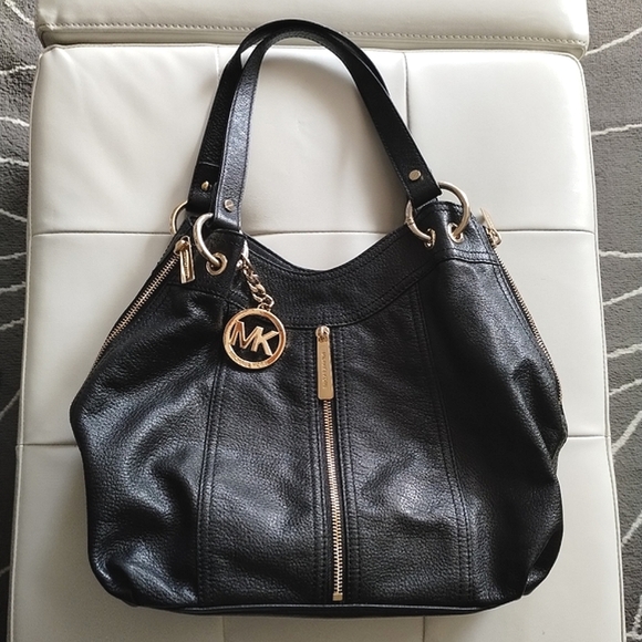 Michael Kors Black Leather Zippered Bag with Dust Bag EUC - Picture 2 of 16